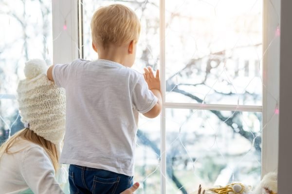 Instalación de láminas de seguridad para hogar
